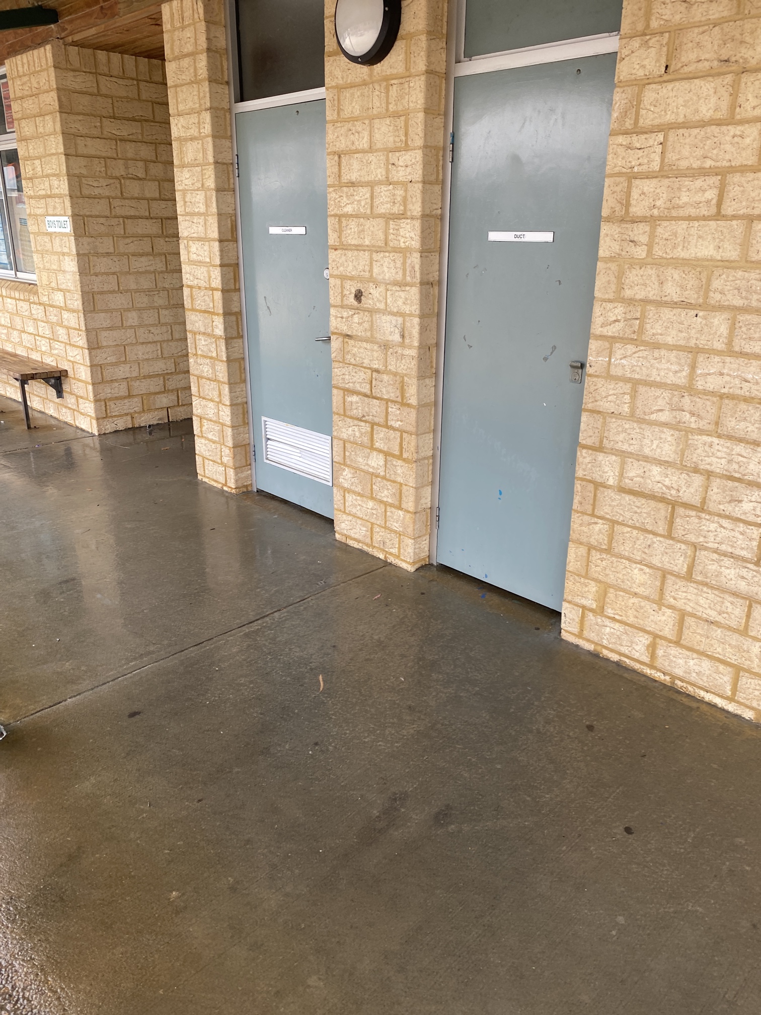 Joondalup Primary School Iron stain removal and bore water treatment project brick wall